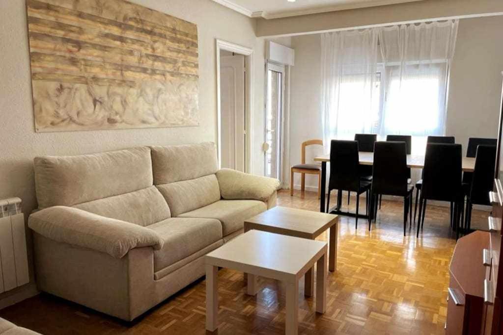 Oak Flat - 4 Habitaciones, 2 Banos, Terrazas- 莱昂 外观 照片